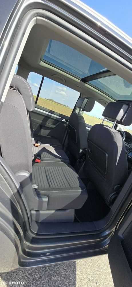Volkswagen Touran - 14