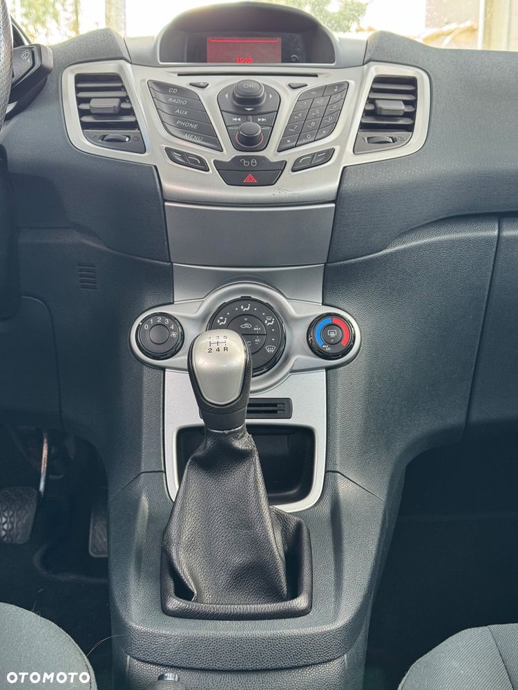 Ford Fiesta - 24