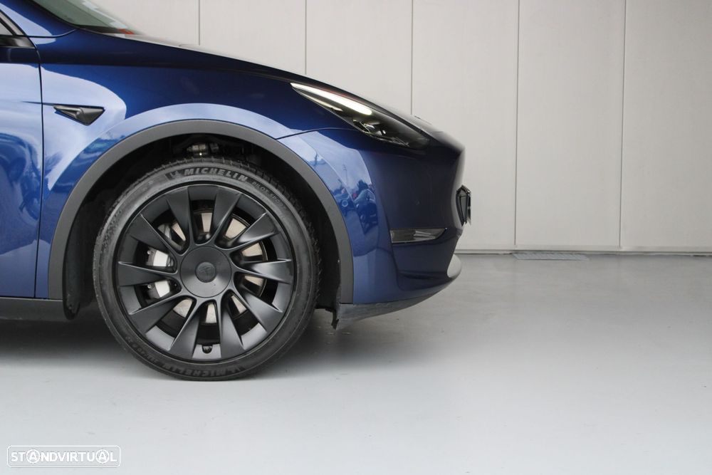 Tesla Model Y Long Range Dual Motor AWD - 33