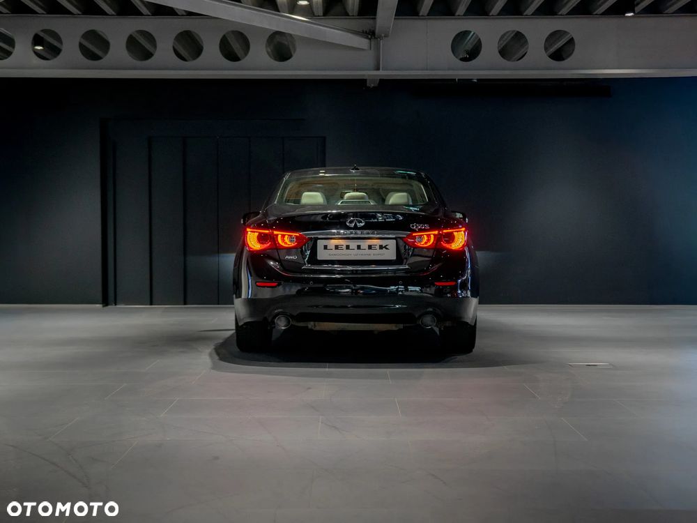 Infiniti Q50 Hybrid Sport Tech - 4