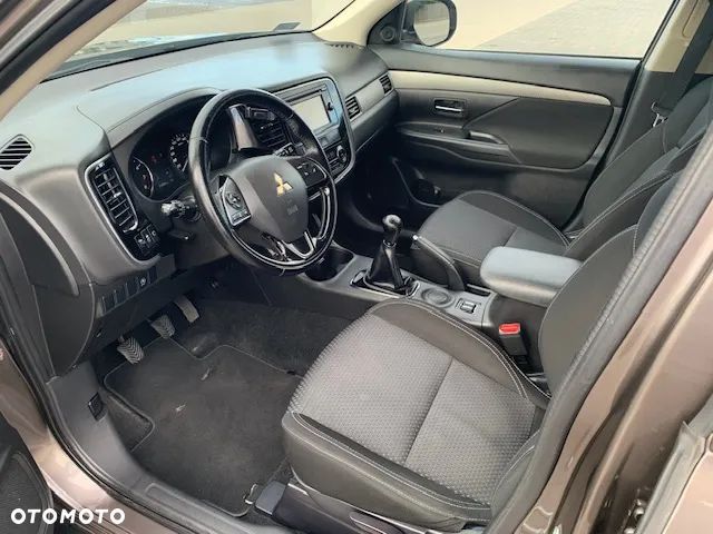 Mitsubishi Outlander 2.0 Intense + 2WD - 10