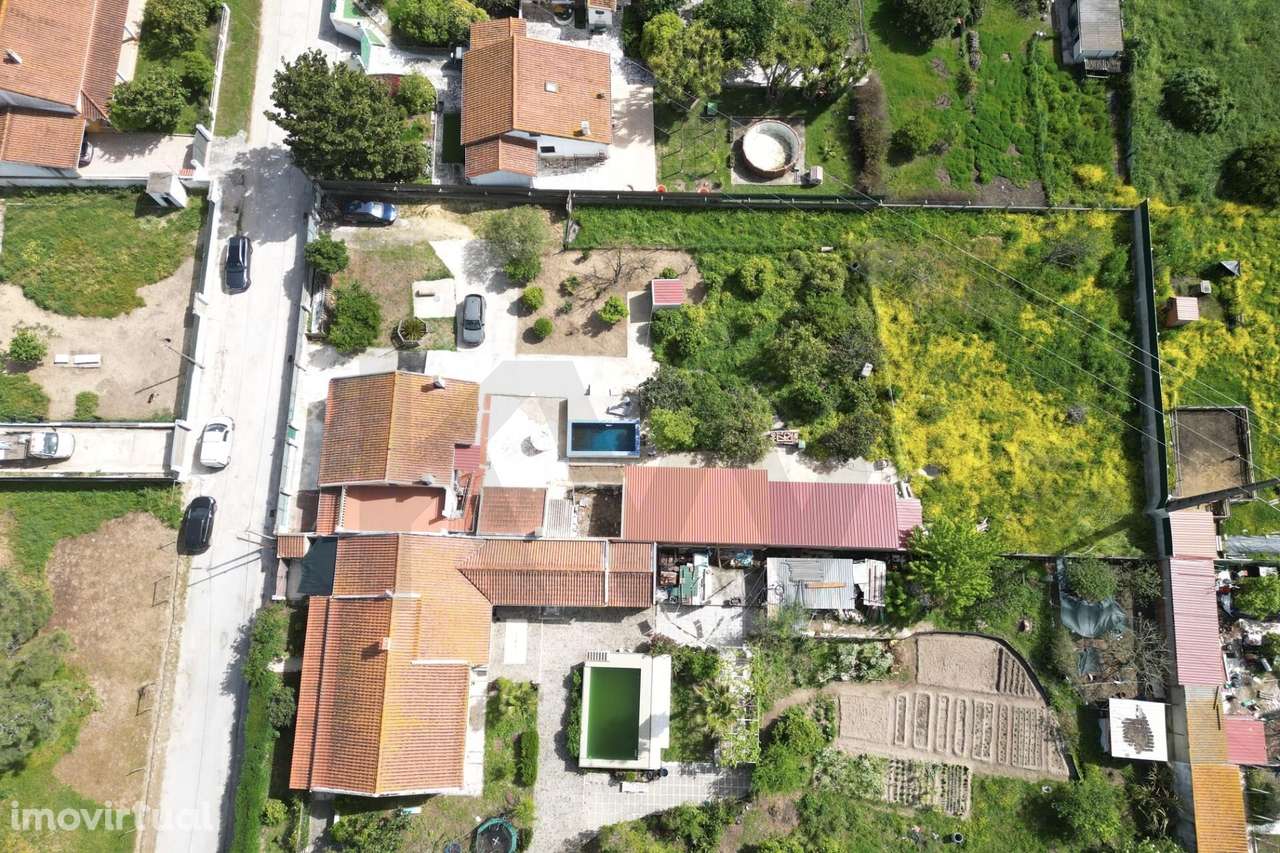 Moradia T2 em Pinhal Novo, com enorme potencial de expansão e 2100m2 d - Grande imagem: 3/55