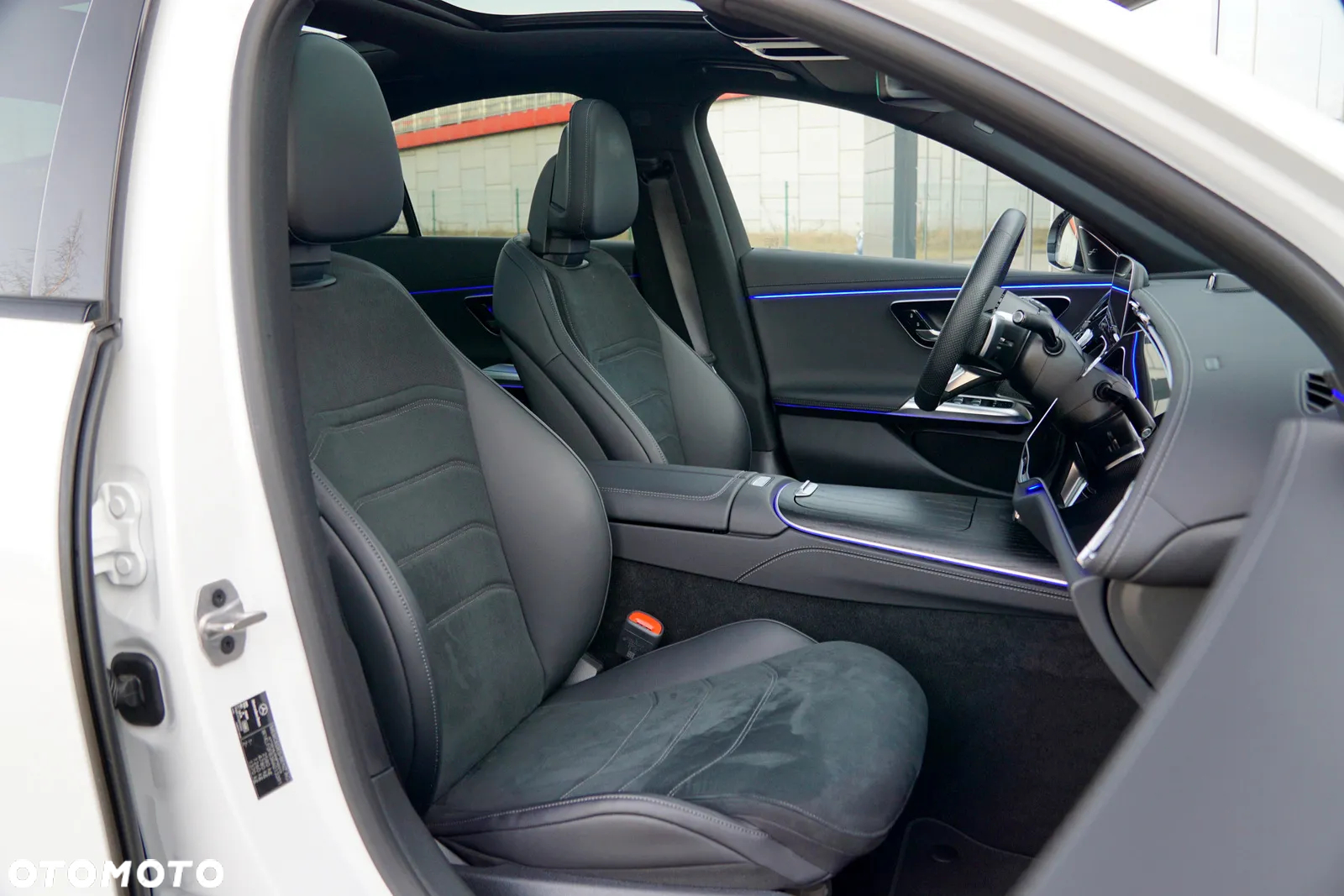 Mercedes-Benz Klasa E 220 d 4Matic 9G-TRONIC Edition AMG Line - 25