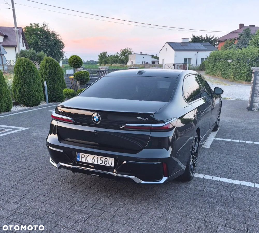 BMW Seria 7 740i - 8