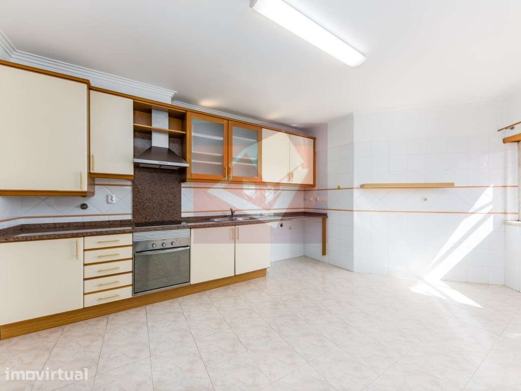 Apartamento T2 na Ramada com parqueamento - Grande imagem: 3/23