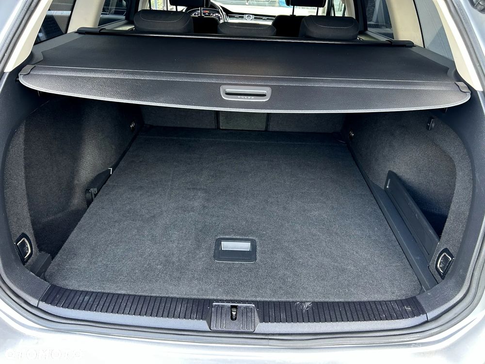 Volkswagen Passat - 13