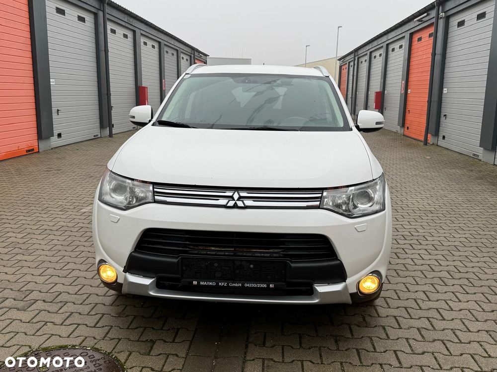 Mitsubishi Outlander - 1