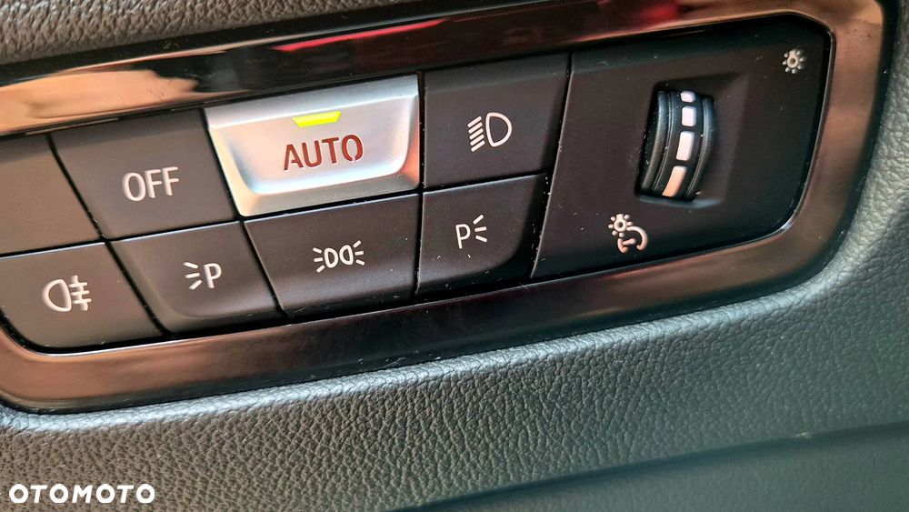 BMW Seria 3 320d Edition Luxury Line Purity - 19