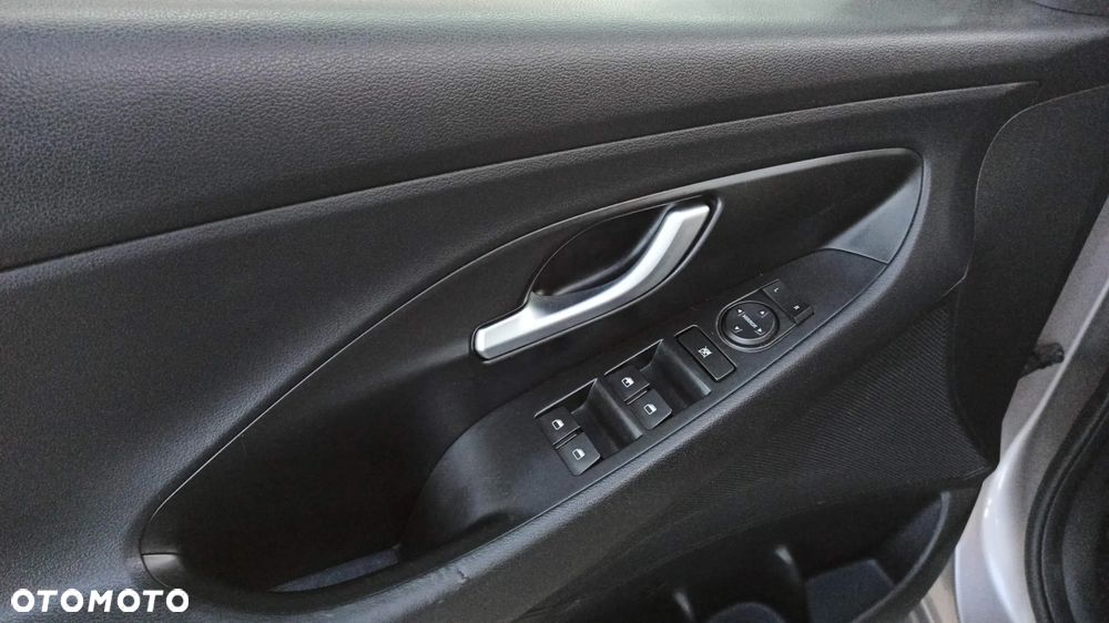 Hyundai i30 1.5 DPI Classic + - 11