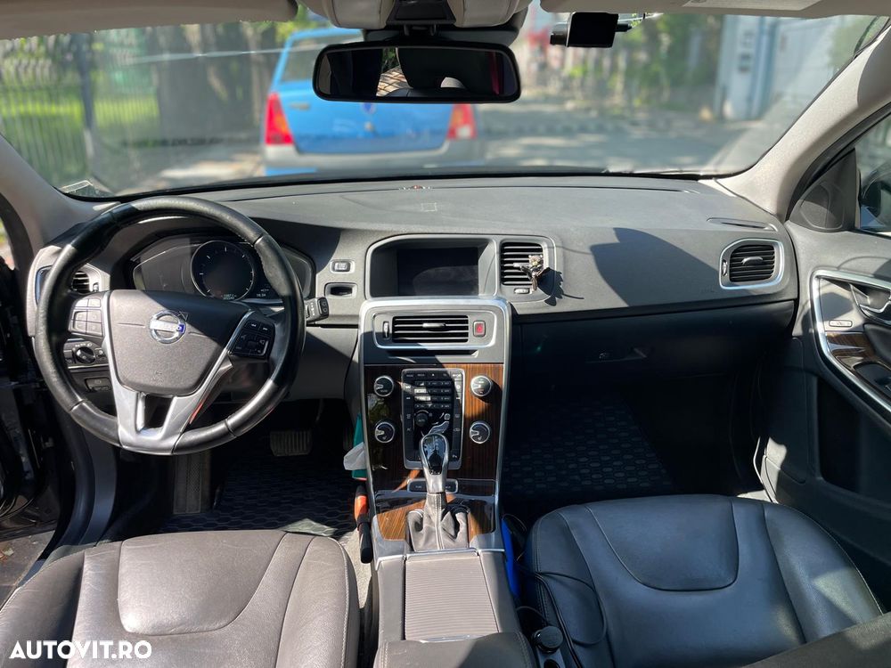 Volvo V60 D6 Plug-In-Hybrid AWD Geartronic Summum - 9