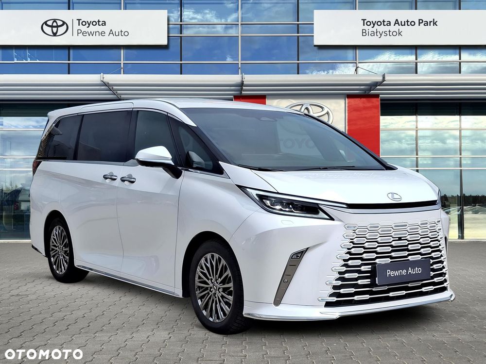 Lexus LM - 7