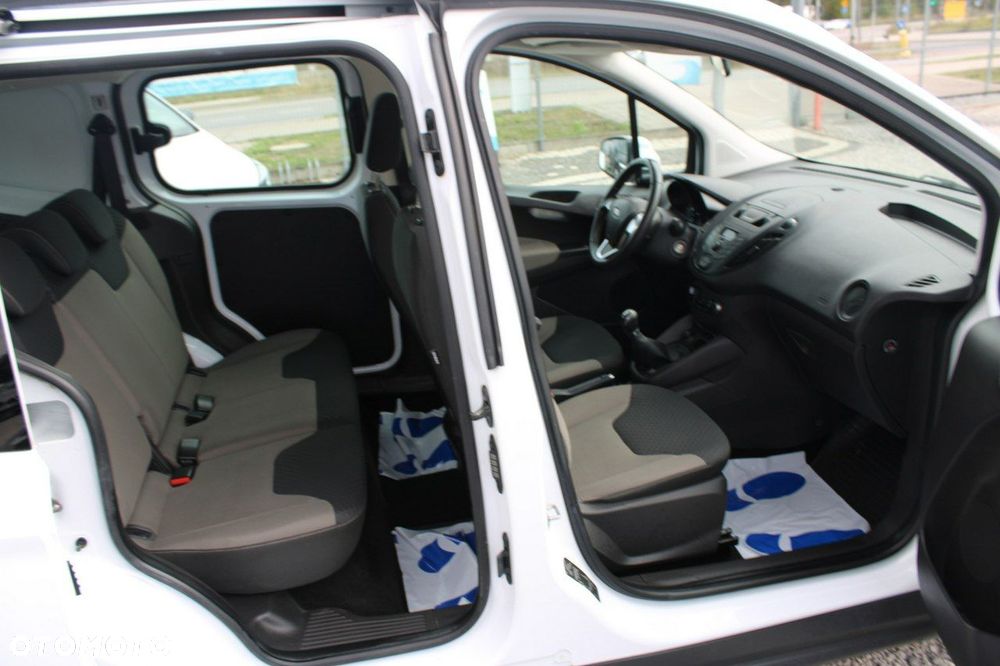 Ford Transit Courier - 22