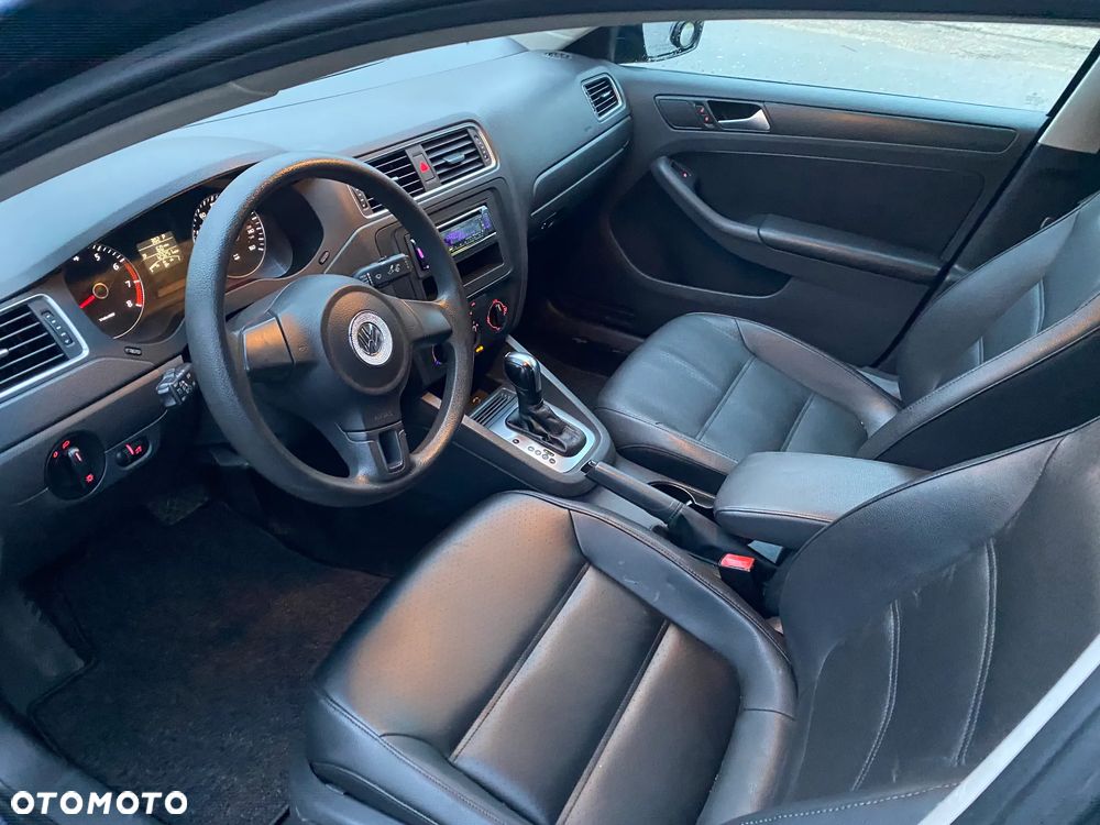 Volkswagen Jetta - 3
