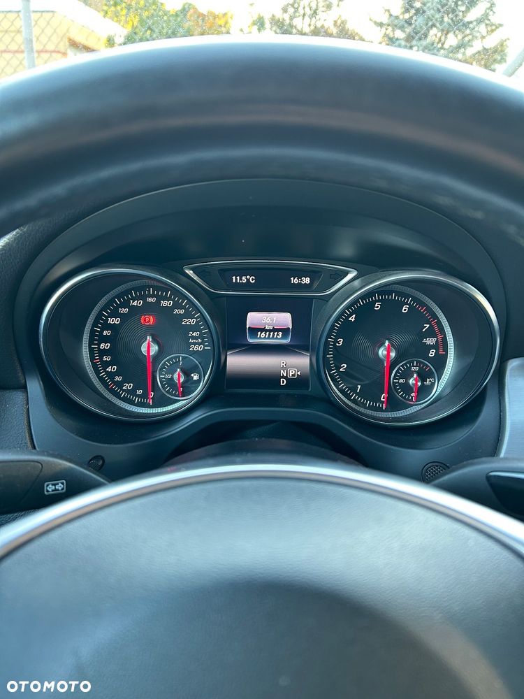 Mercedes-Benz CLA 220 4-Matic AMG Line - 12