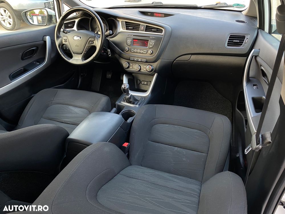Kia Ceed 1.6 CRDi 136 ISG Vision - 14