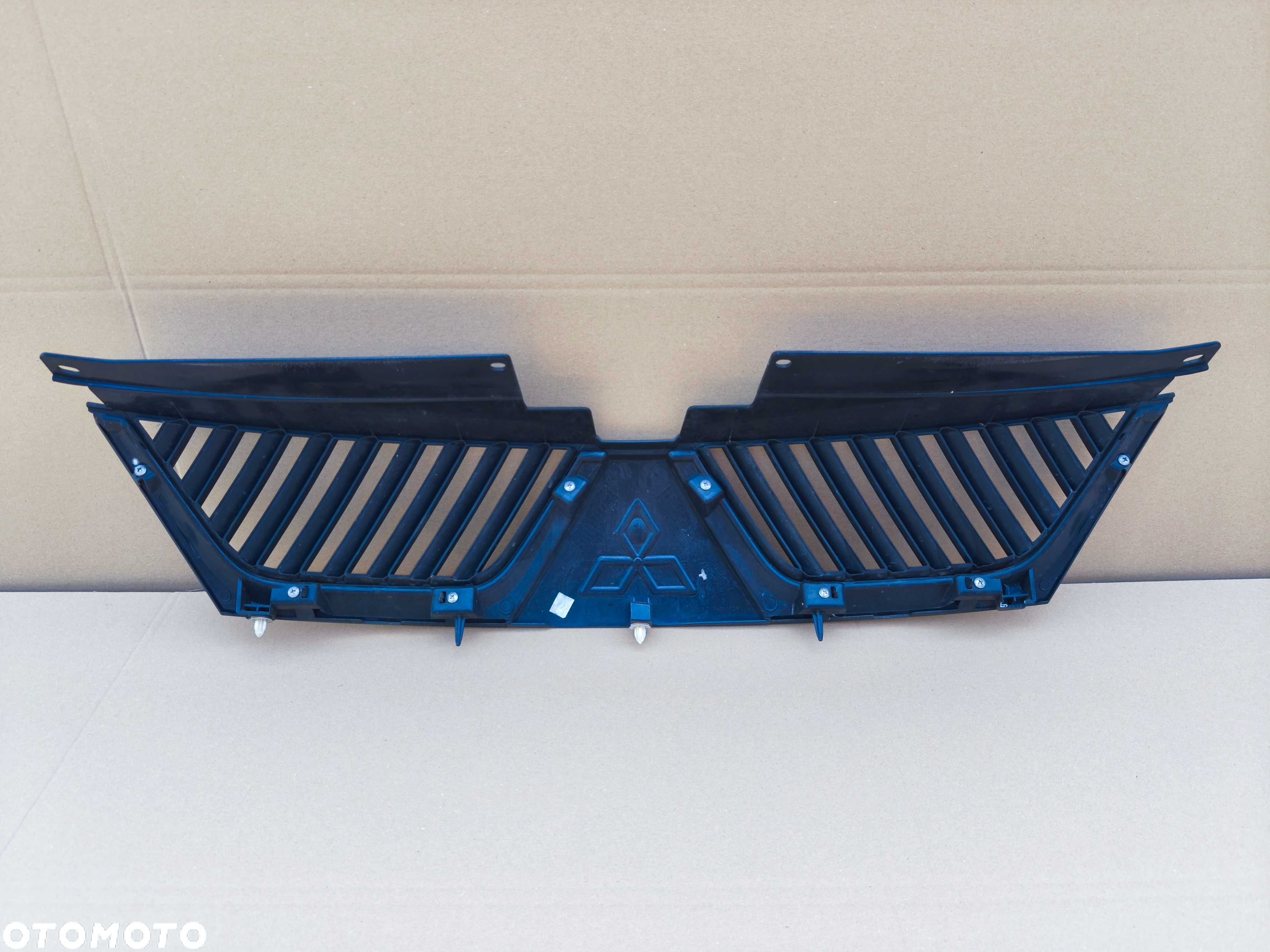 Mitsubishi Outlander 06-10 II 2 grill gril atrapa znaczek - 8