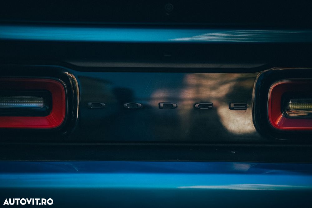 Dodge Challenger - 16