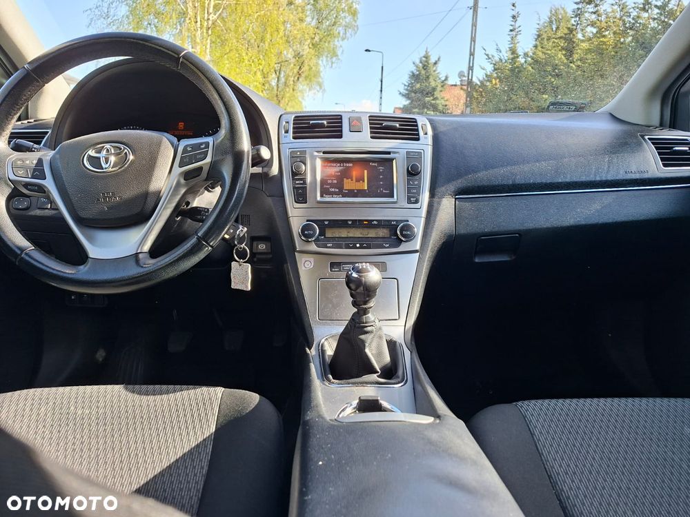 Toyota Avensis 2.0 Style - 23