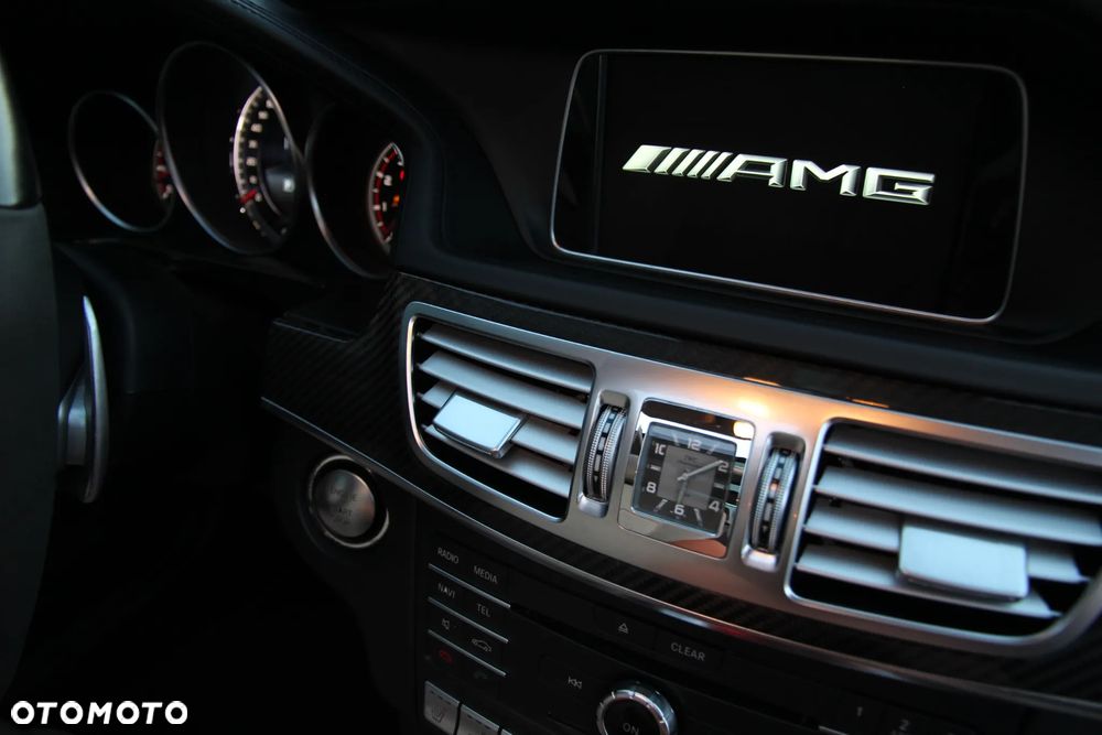 Mercedes-Benz Klasa E 63 AMG S 4-Matic - 25