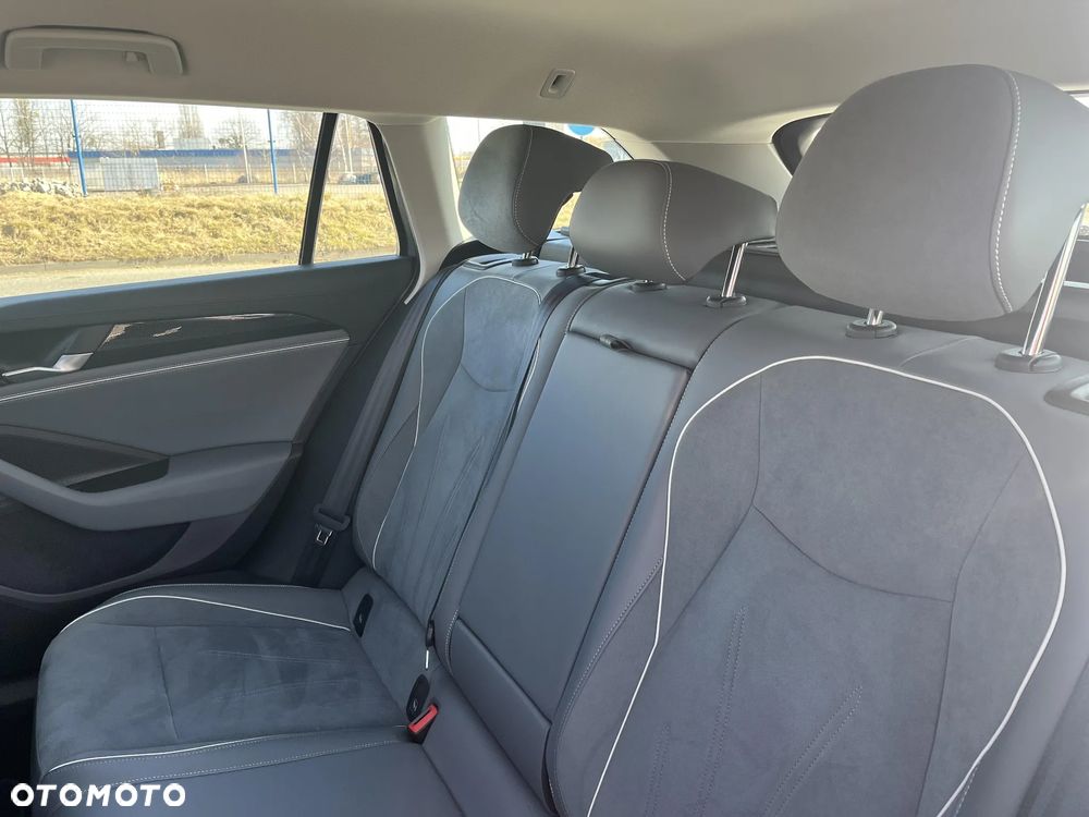 Volkswagen Passat Variant 2.0 TDI SCR Business DSG - 16