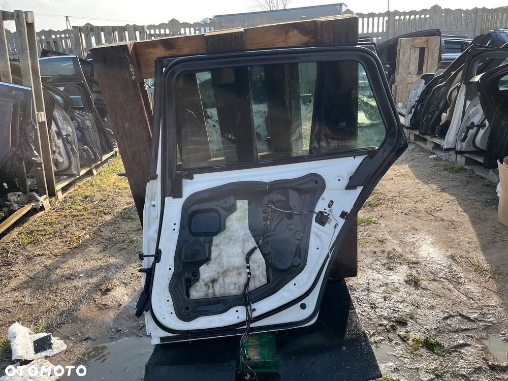 BMW F10 F11 DRZWI PRAWY TYŁ KOLOR A300 - 6
