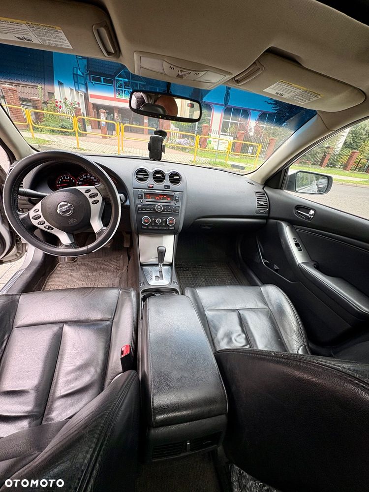 Nissan Altima - 10