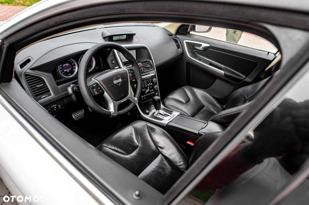 Volvo XC 60 D5 AWD RDesign - 22
