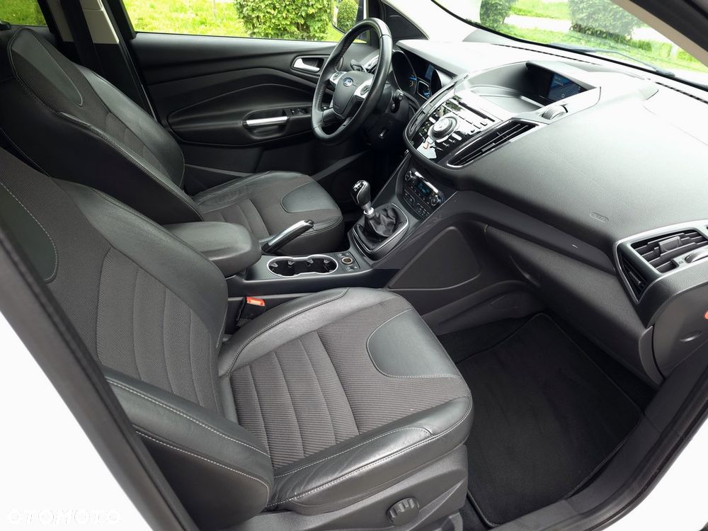 Ford Kuga 2.0 TDCi FWD Titanium - 12