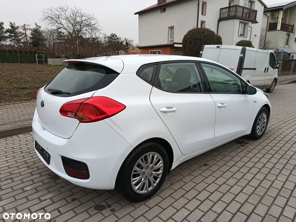Kia Ceed 1.4 CVVT ISG Dream Team Edition - 11