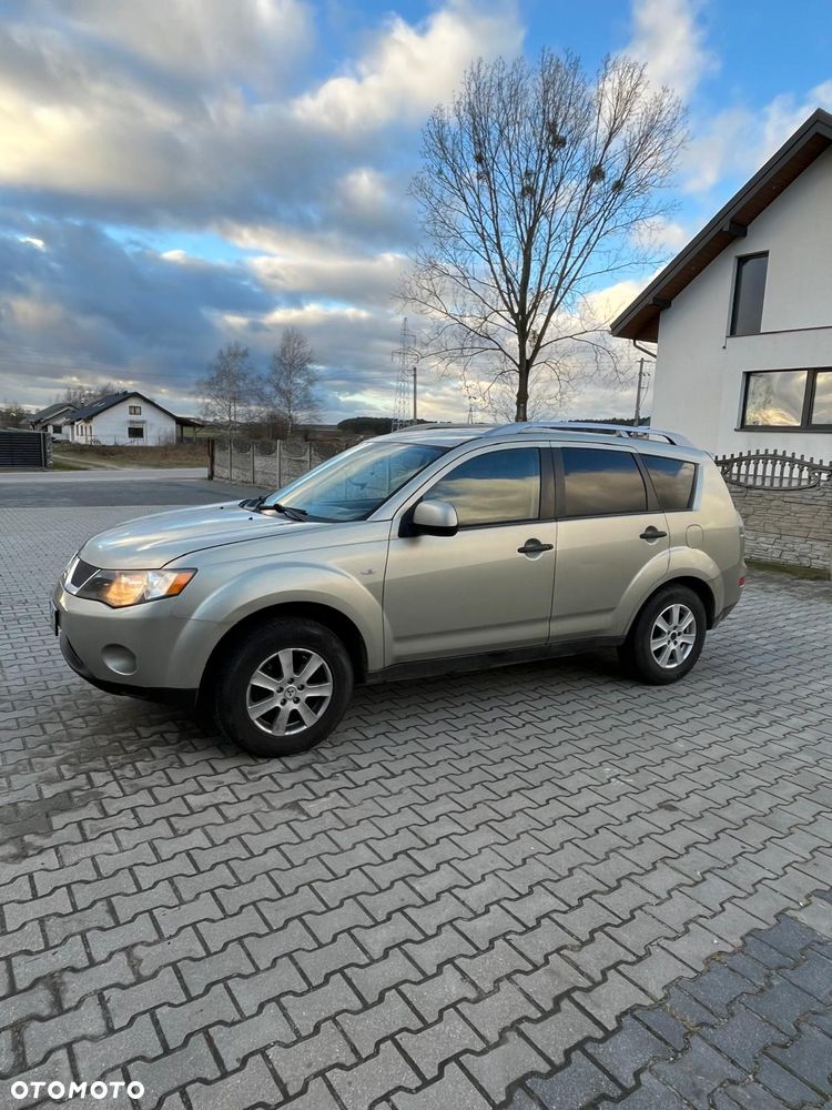 Mitsubishi Outlander 2.0 DID Intense + - 6