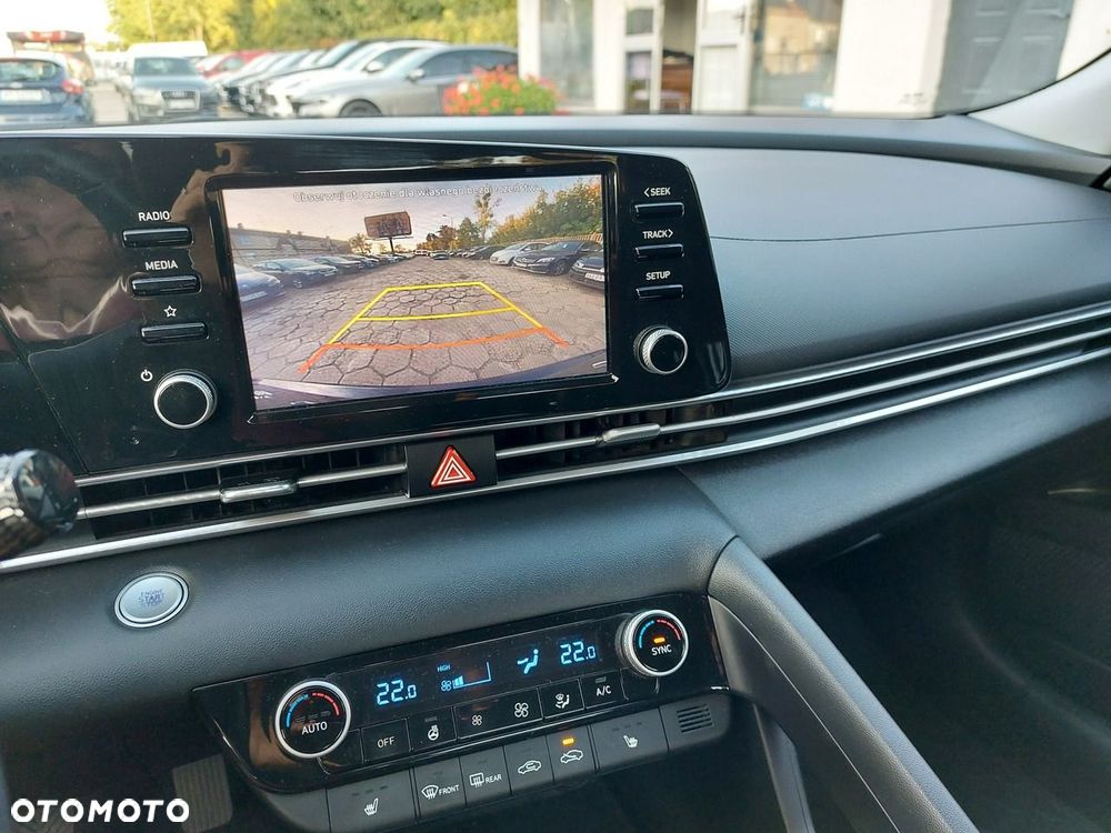 Hyundai Elantra - 24
