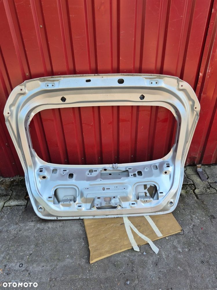 Ford Fiesta MK7 klapa bagażnika - 4