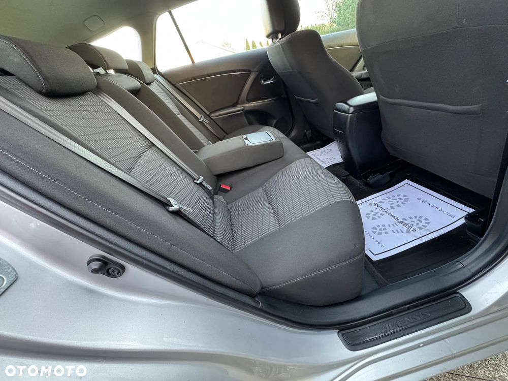 Toyota Avensis 1.8 Sol plus NAVI - 8