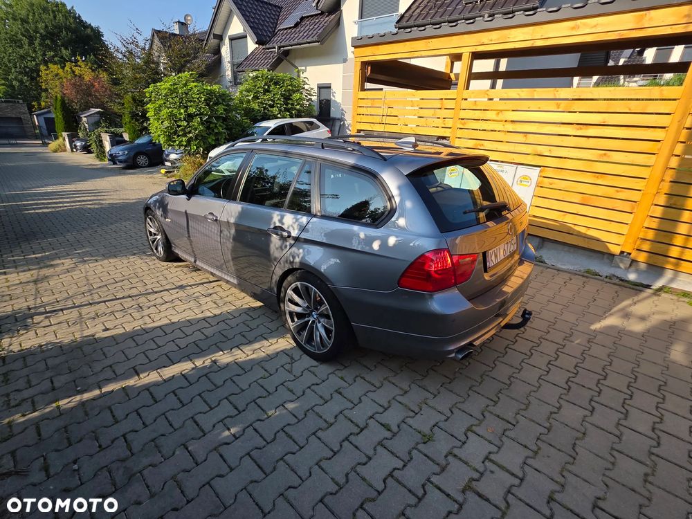 BMW Seria 3 320d DPF Touring - 3