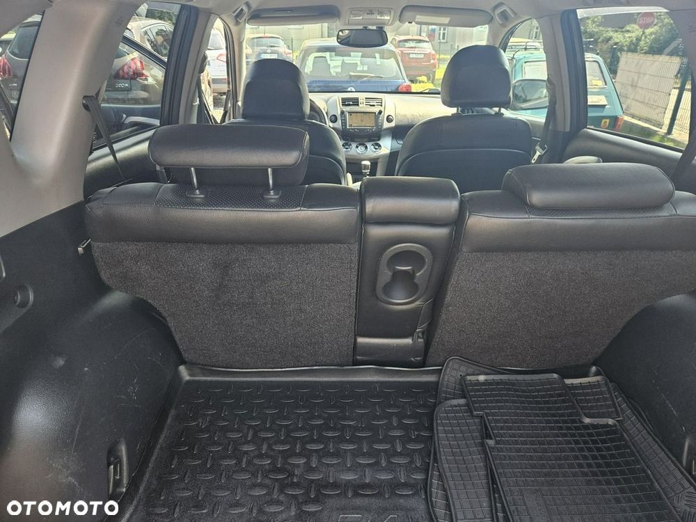 Toyota RAV4 - 16