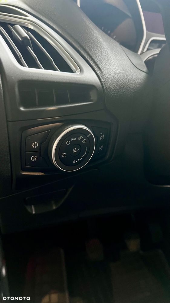 Ford Focus 1.0 EcoBoost STart-Stopp-System TITANIUM - 29