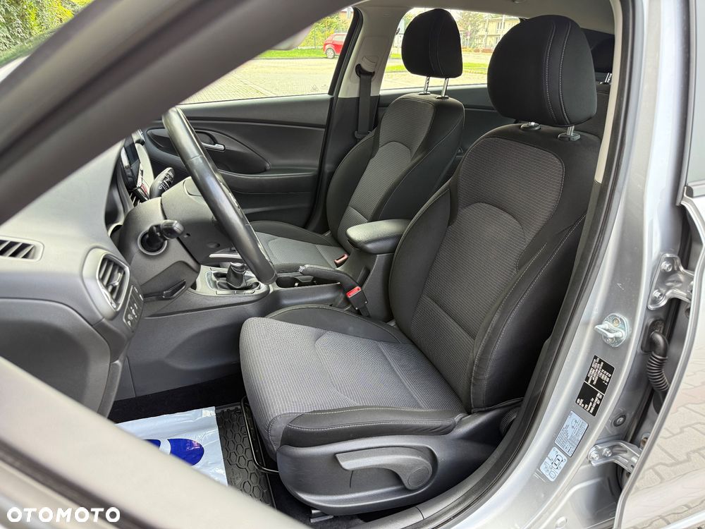 Hyundai i30 1.5 DPI Classic + - 6