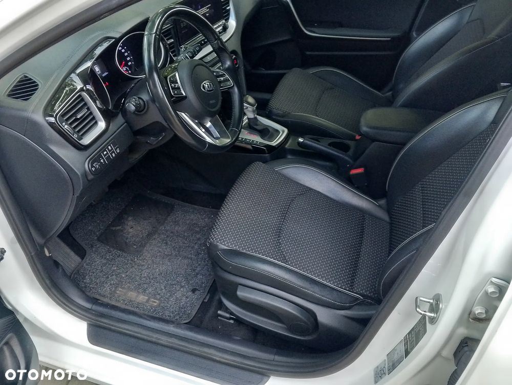 Kia Ceed 1.6 CRDi Eco-Dynamics+ (48V Mild-Hybrid) DCT7 GT Line - 9