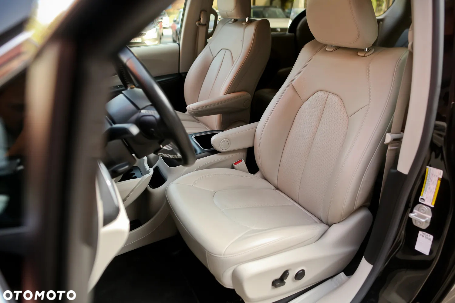 Chrysler Pacifica - 24