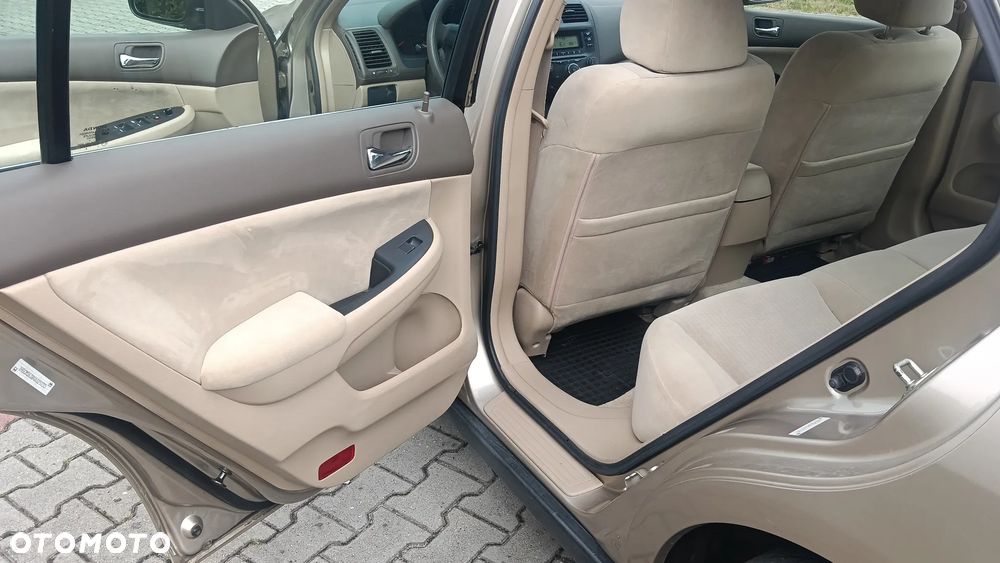 Honda Accord 2.4 LX - 18