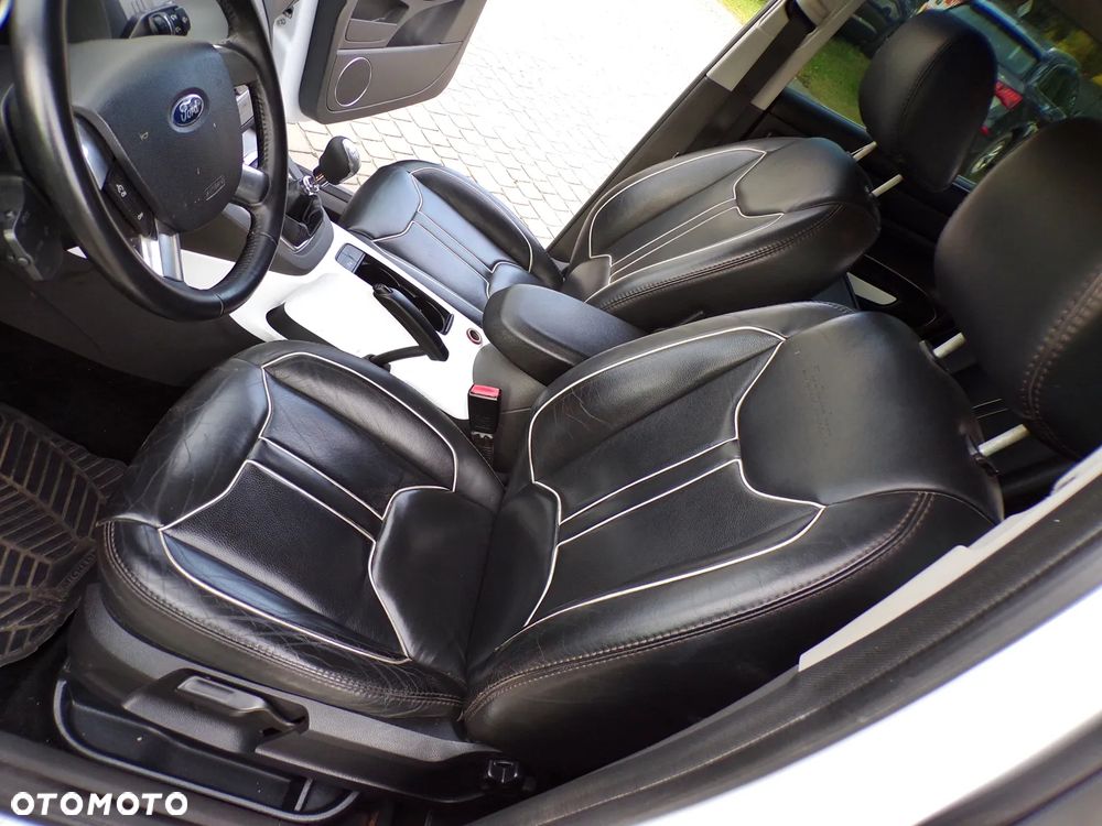 Ford Kuga 2.0 TDCi 2x4 Titanium - 23
