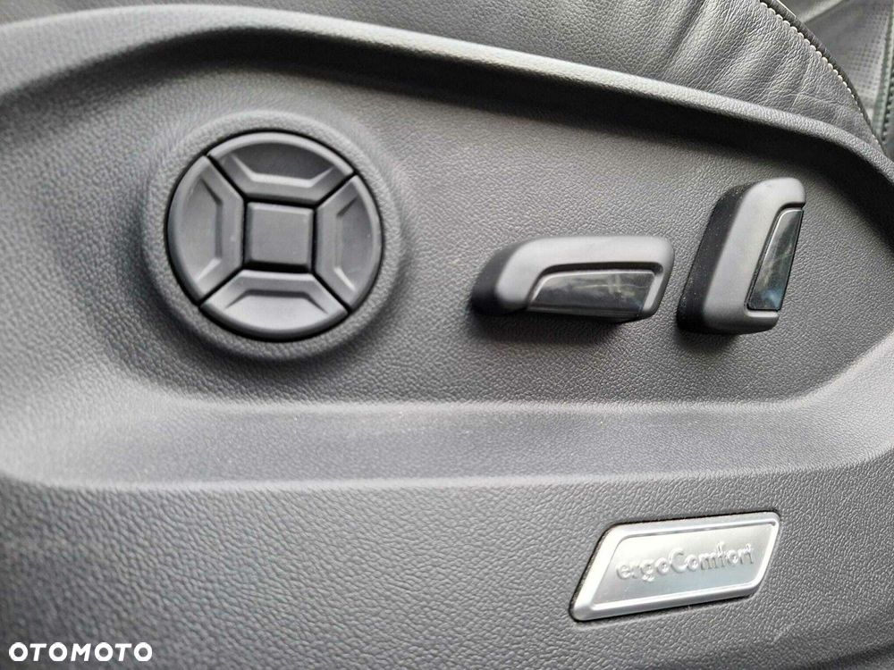 Volkswagen Touareg - 11