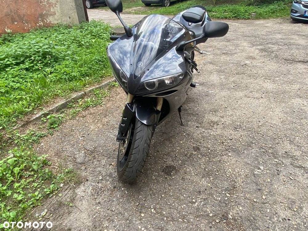Yamaha R1 - 3