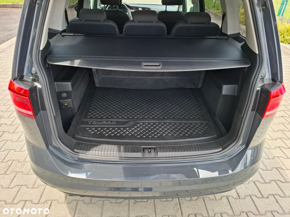 Volkswagen Touran - 28