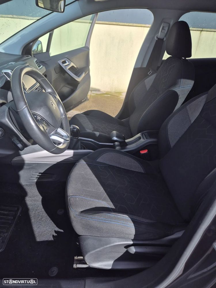 Peugeot 2008 1.2 PureTech Allure - 6