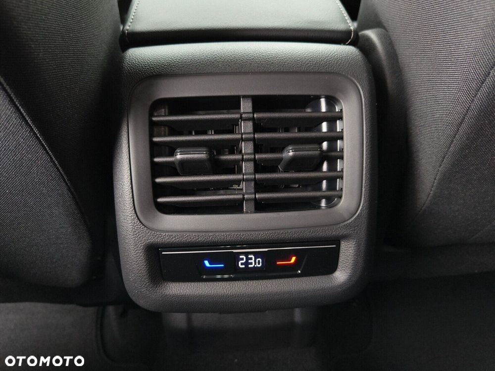 Volkswagen T-Roc 1.5 eTSI Life DSG - 23