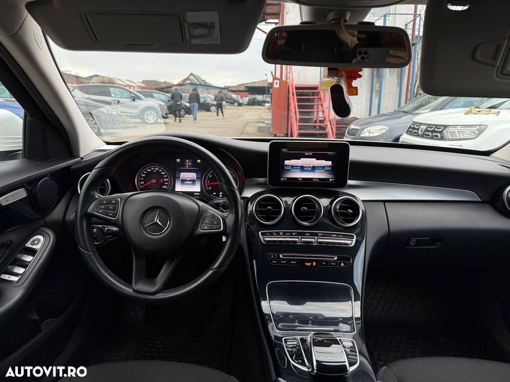 Mercedes-Benz C - 12