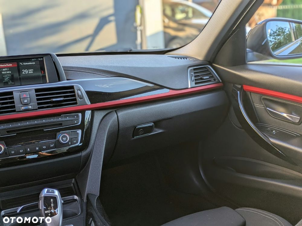 BMW Seria 3 318i - 14