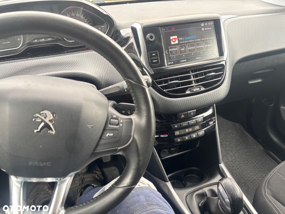 Peugeot 2008 BlueHDi 100 STOP & START Allure - 13