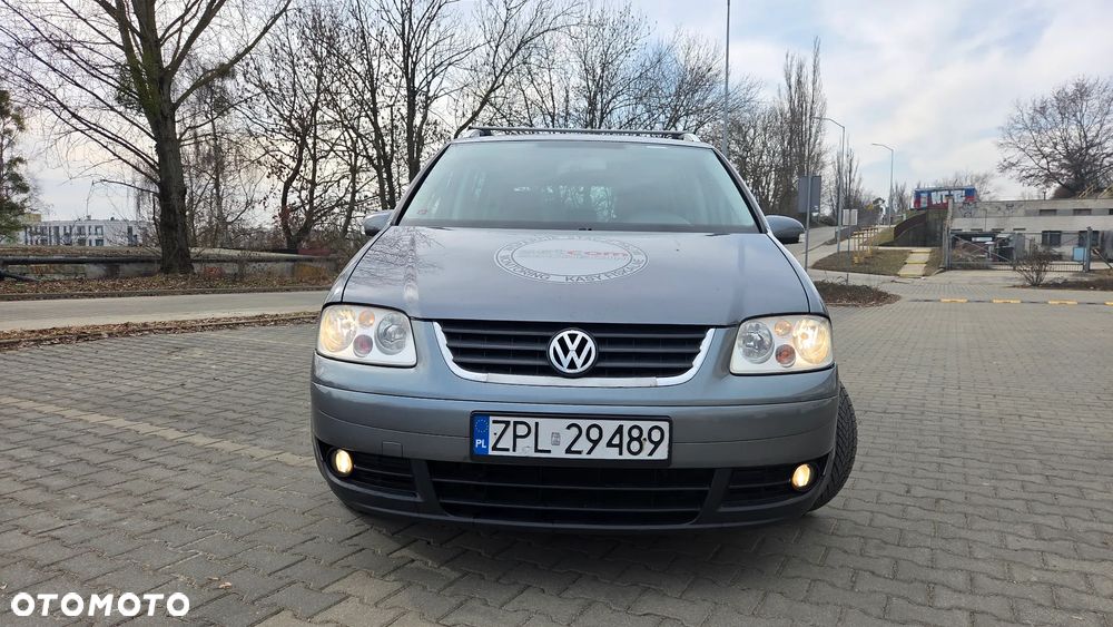 Volkswagen Touran 2.0 TDI Trendline DSG - 10
